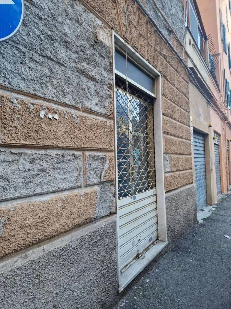 Negozio in vendita a Genova, Via Dante Gaetano Storace